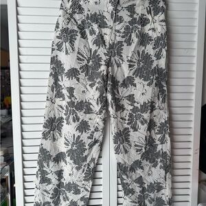 NWOT! Free People cotton black & white floral pants
Size: 2